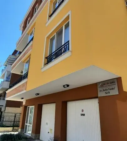 нава 8 Apartment *